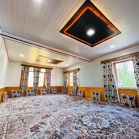 Sheen Homestay Gulmarg Eksteriør billede