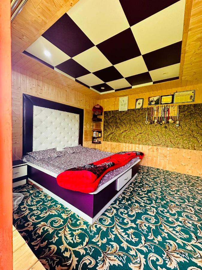 Sheen Homestay Gulmarg Eksteriør billede