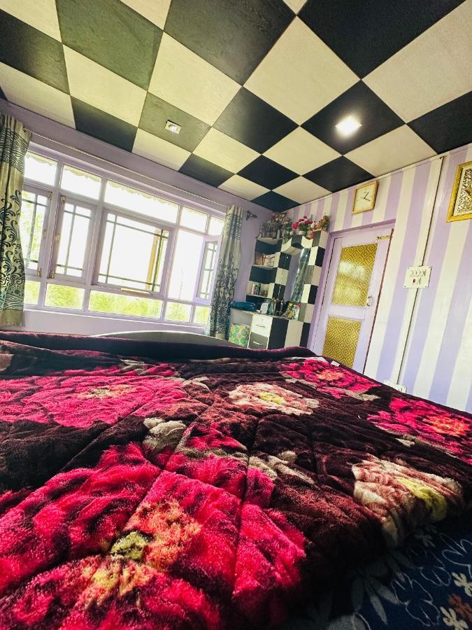 Sheen Homestay Gulmarg Eksteriør billede