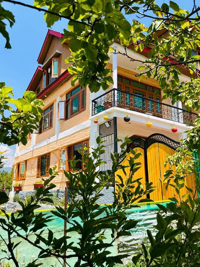 Sheen Homestay Gulmarg Eksteriør billede