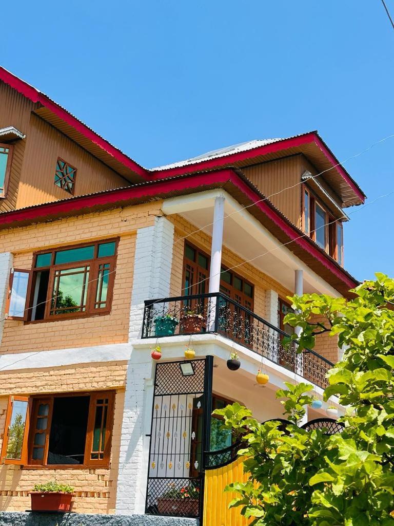 Sheen Homestay Gulmarg Eksteriør billede