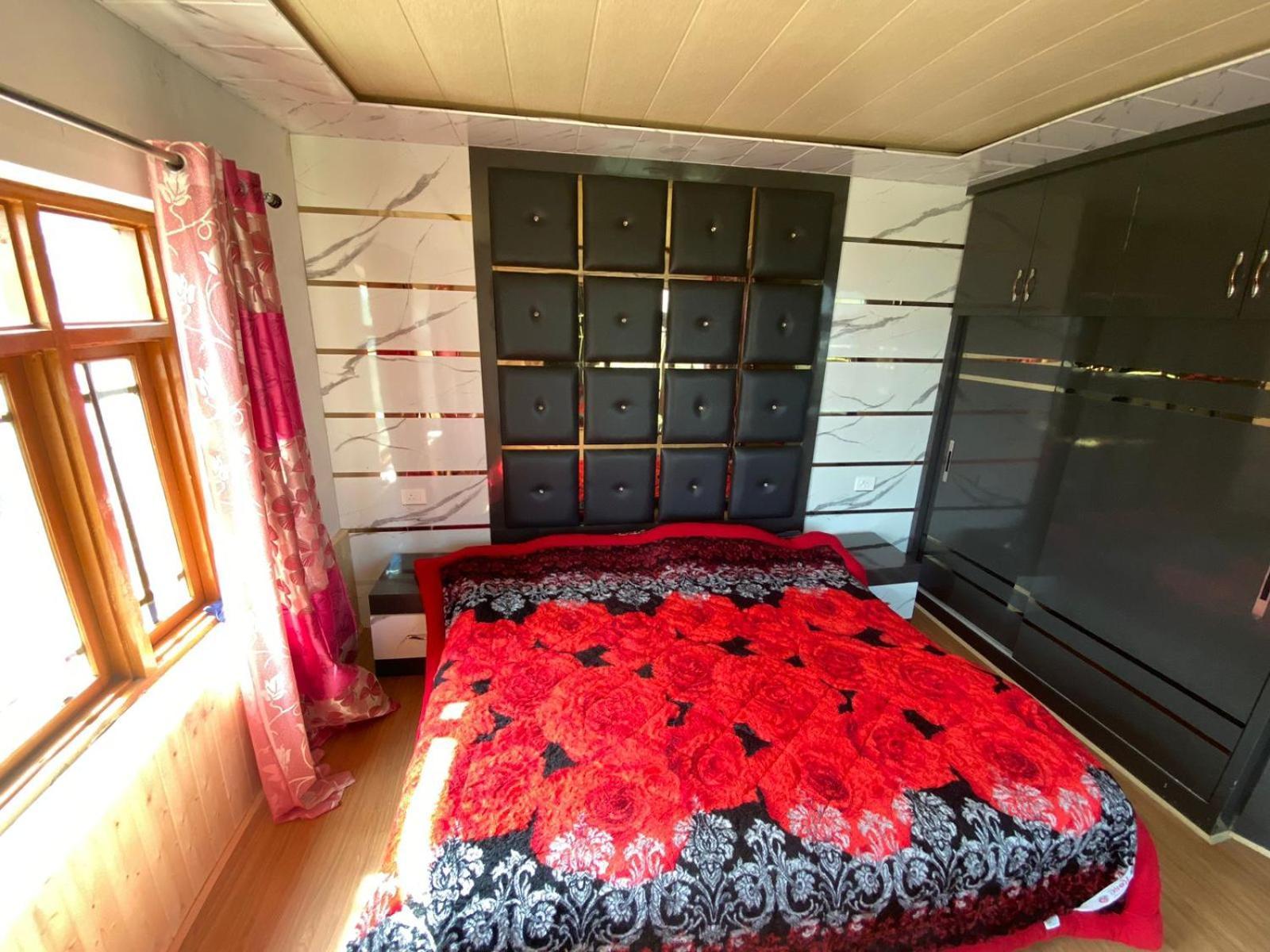 Sheen Homestay Gulmarg Eksteriør billede