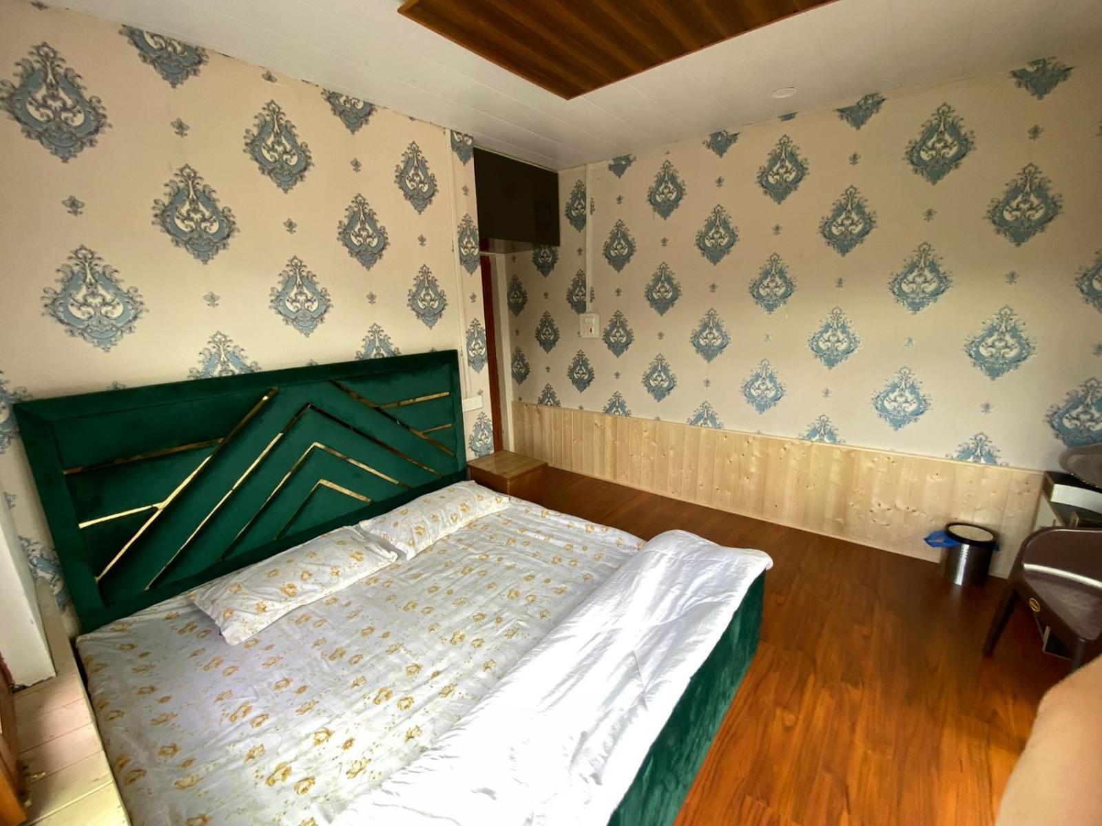 Sheen Homestay Gulmarg Eksteriør billede