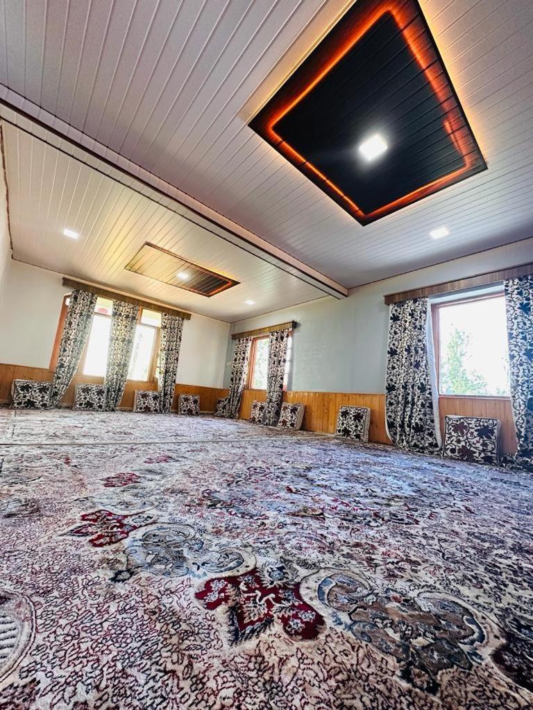 Sheen Homestay Gulmarg Eksteriør billede