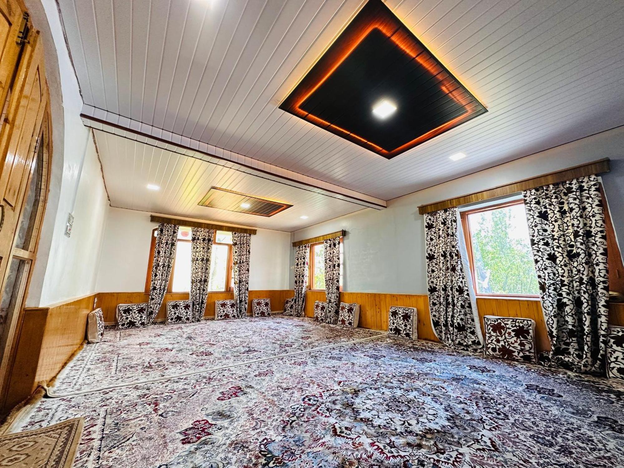 Sheen Homestay Gulmarg Eksteriør billede